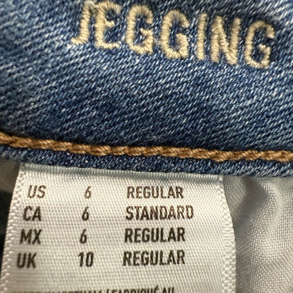 American Eagle Outfitters Blue Skinny Jeans with Faded Wash - Picture 7 of 7